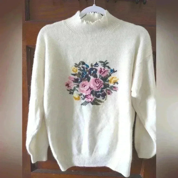 Woodstock International Sweaters - Vintage Woodstock Angora Wool Floral White Pullover Sweater Size M